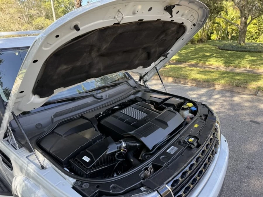 2016 Land Rover Discovery 4th Gen - Image 19 of 21