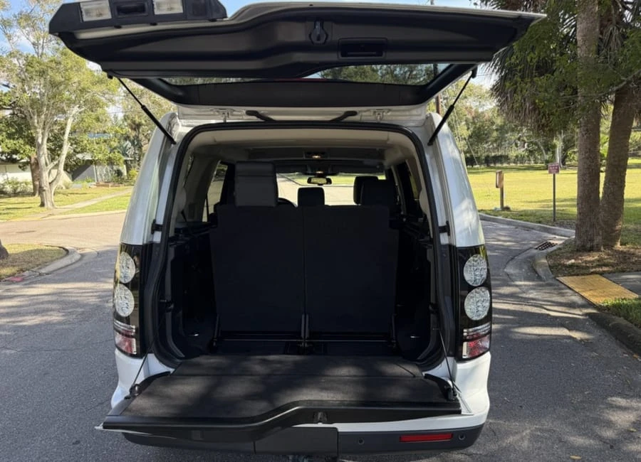 2016 Land Rover Discovery 4th Gen - Image 18 of 21