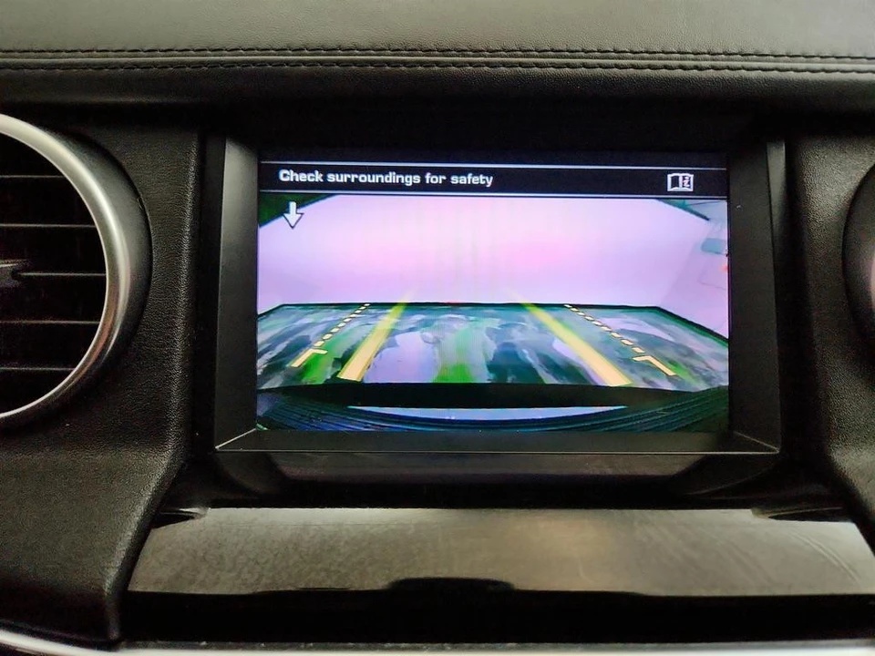 2016 Land Rover Discovery 4th Gen - Image 19 of 21