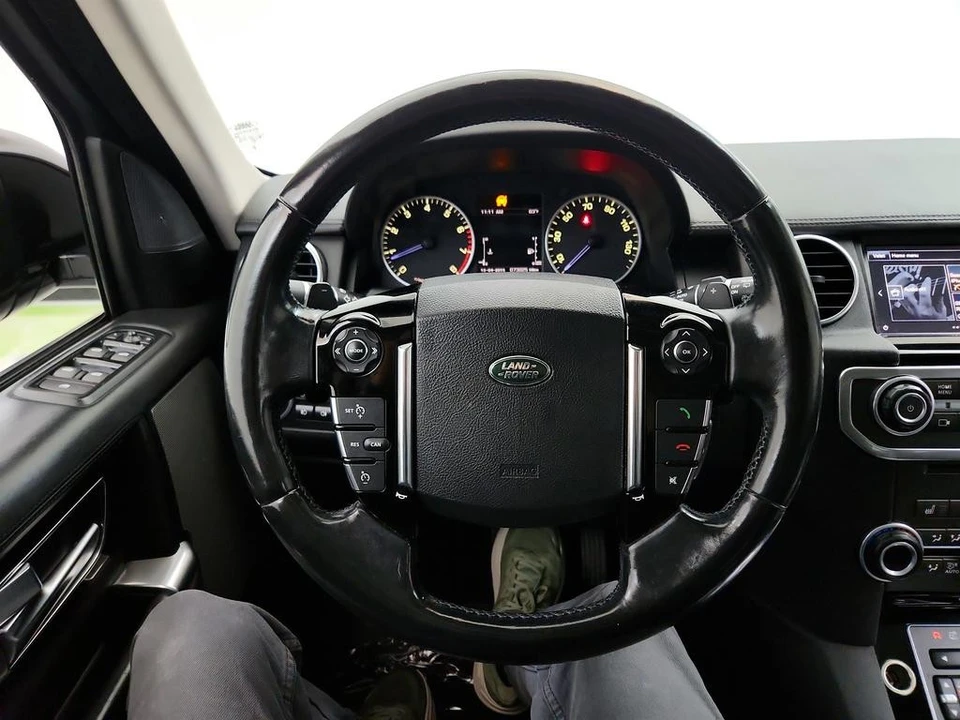 2016 Land Rover Discovery 4th Gen - Image 18 of 21