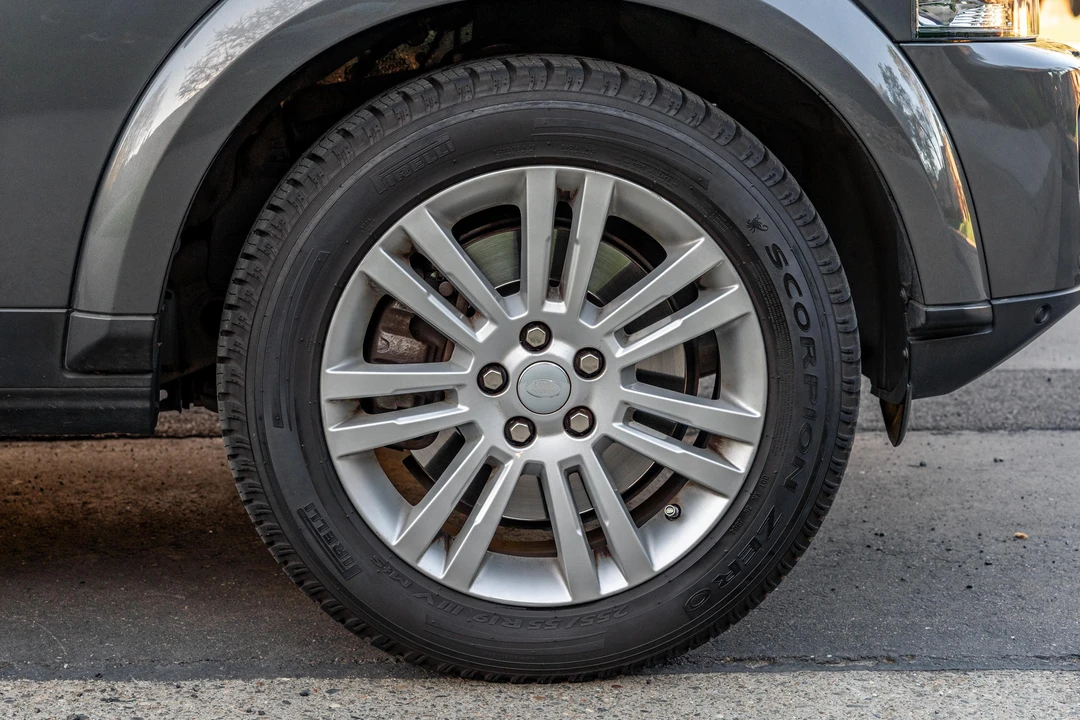 2016 Land Rover Discovery 4th Gen - Image 28 of 31