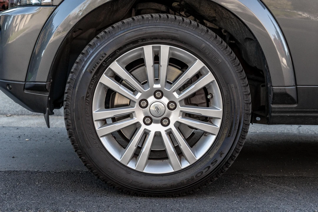 2016 Land Rover Discovery 4th Gen - Image 25 of 31