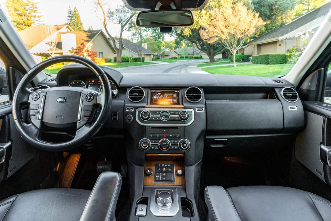 2016 Land Rover Discovery 4th Gen - Image 29 of 31