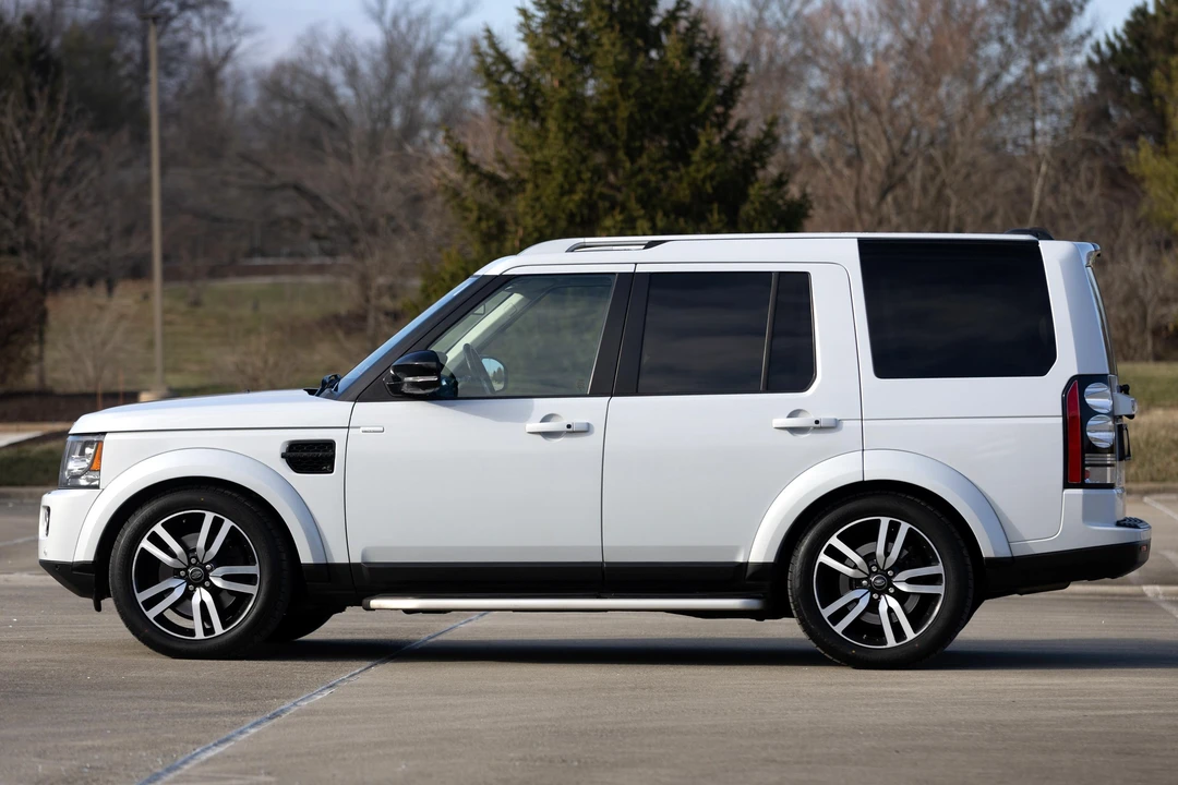2016 Land Rover Discovery 4th Gen - Image 13 of 31