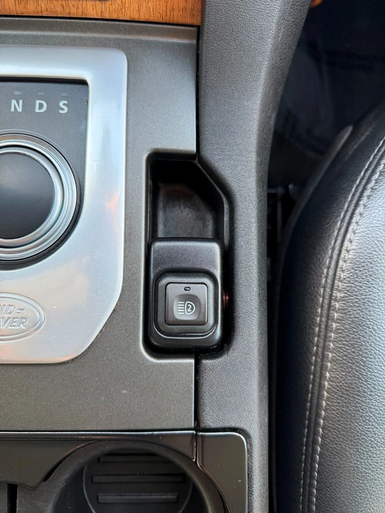 2016 Land Rover Discovery 4th Gen - Image 14 of 21