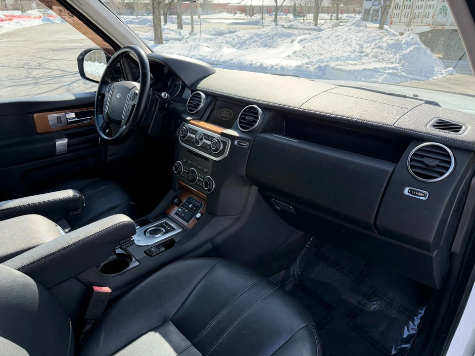 2016 Land Rover Discovery 4th Gen - Image 17 of 21