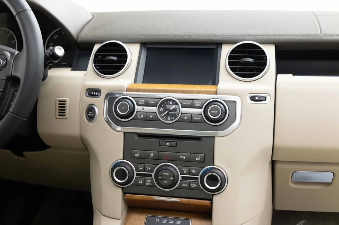 2016 Land Rover Discovery 4th Gen - Image 20 of 21