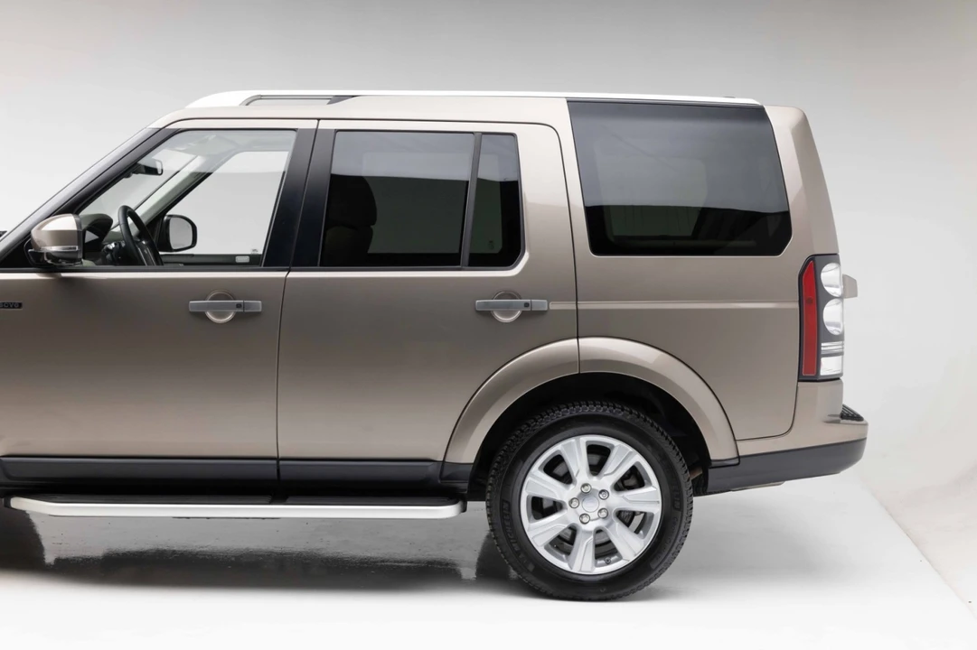 2016 Land Rover Discovery 4th Gen - Image 19 of 21