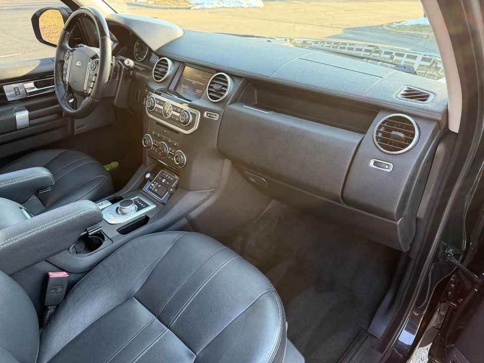 2016 Land Rover Discovery 4th Gen - Image 17 of 21