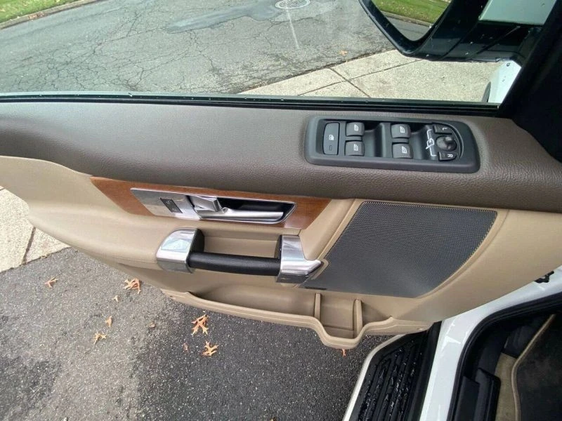 2016 Land Rover Discovery 4th Gen - Image 10 of 12