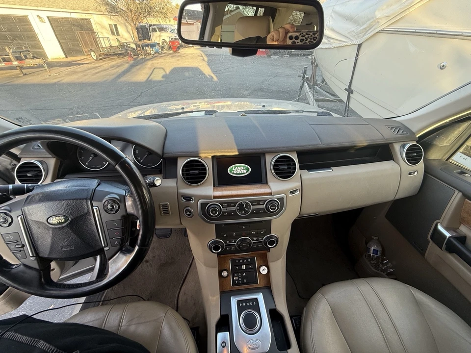 2016 Land Rover Discovery 4th Gen - Image 18 of 21