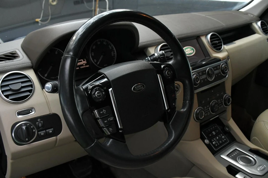 2016 Land Rover Discovery 4th Gen - Image 19 of 21