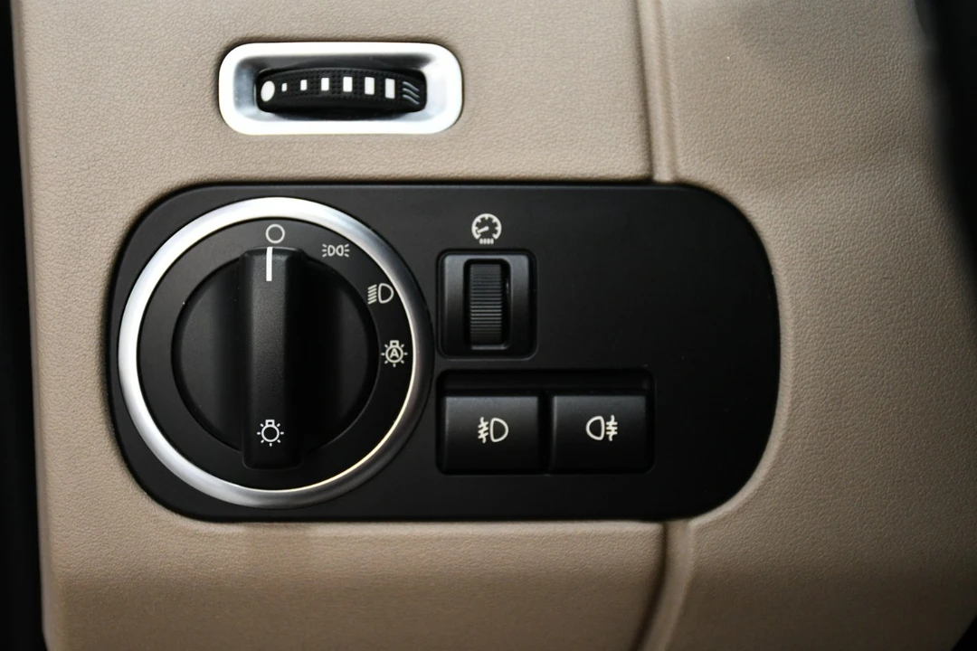 2016 Land Rover Discovery 4th Gen - Image 20 of 21