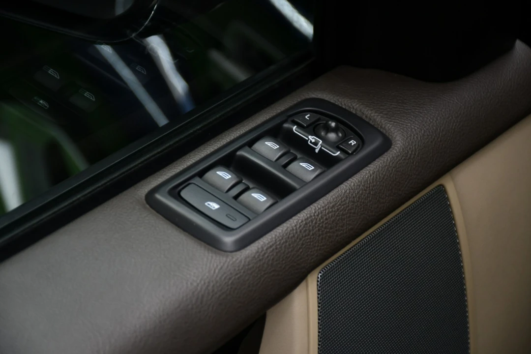2016 Land Rover Discovery 4th Gen - Image 17 of 21
