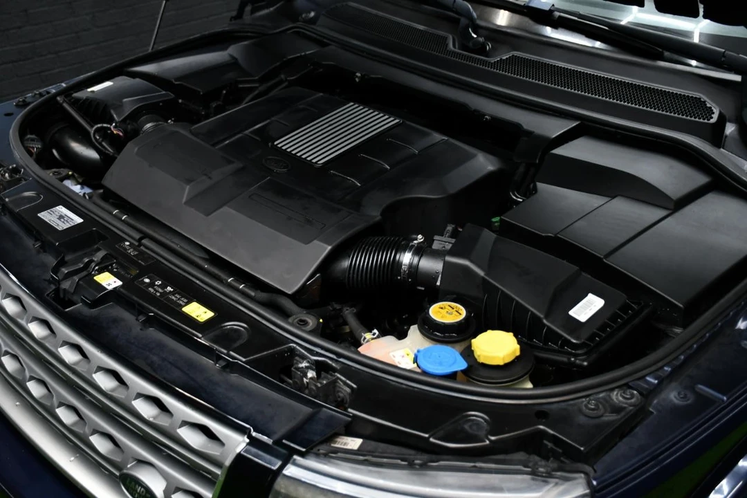 2016 Land Rover Discovery 4th Gen - Image 15 of 21