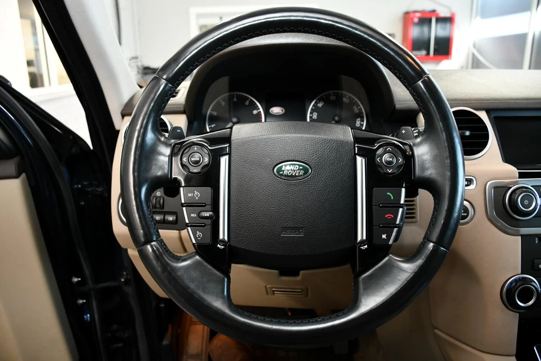 2016 Land Rover Discovery 4th Gen - Image 17 of 21