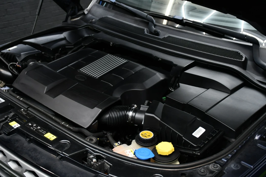 2016 Land Rover Discovery 4th Gen - Image 15 of 21
