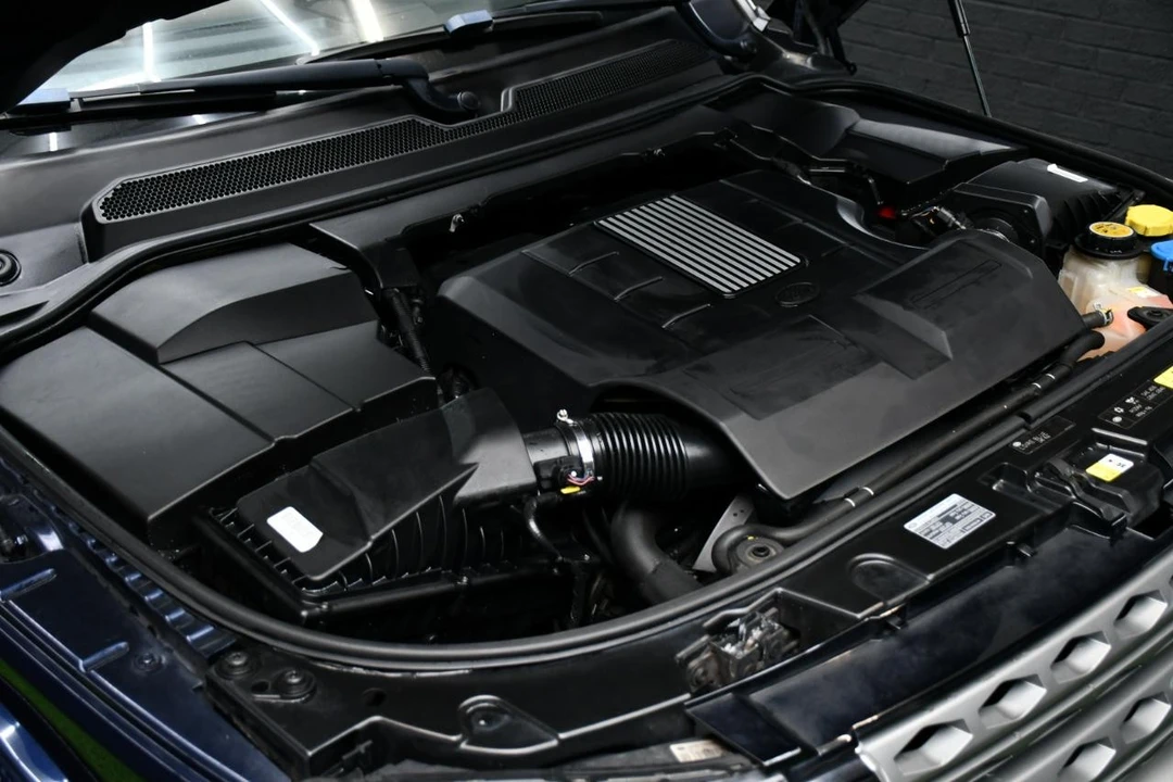 2016 Land Rover Discovery 4th Gen - Image 14 of 21