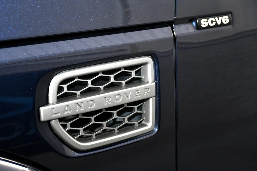 2016 Land Rover Discovery 4th Gen - Image 9 of 21