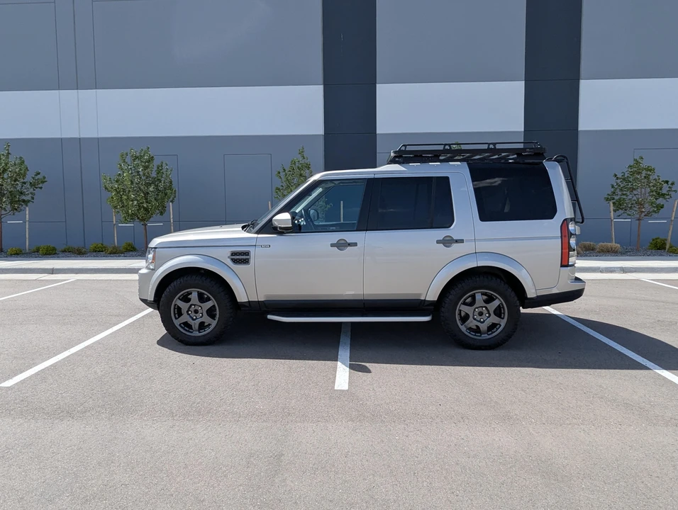 2016 Land Rover Discovery 4th Gen - Image 17 of 30