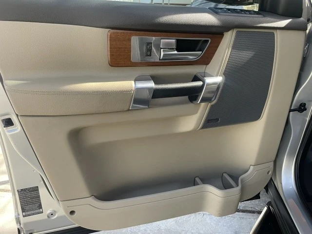 2016 Land Rover Discovery 4th Gen - Image 19 of 21