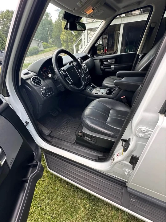2016 Land Rover Discovery 4th Gen - Image 11 of 13