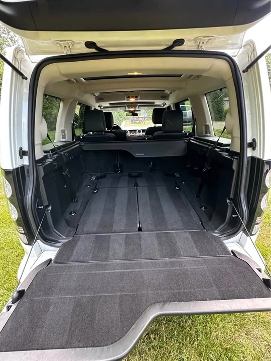 2016 Land Rover Discovery 4th Gen - Image 8 of 13