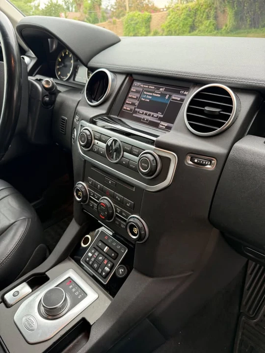 2016 Land Rover Discovery 4th Gen - Image 15 of 19