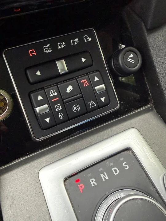 2016 Land Rover Discovery 4th Gen - Image 19 of 19