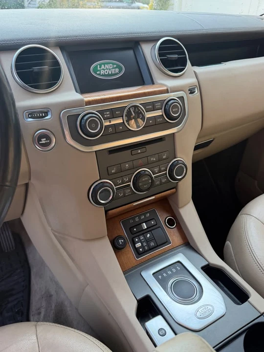 2016 Land Rover Discovery 4th Gen - Image 8 of 10