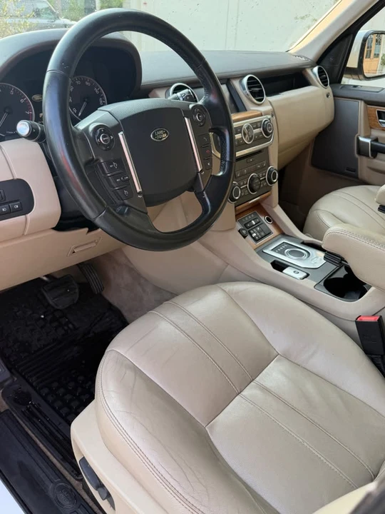 2016 Land Rover Discovery 4th Gen - Image 6 of 10
