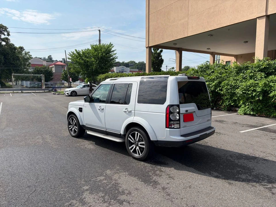 2016 Land Rover Discovery 4th Gen - Image 12 of 23