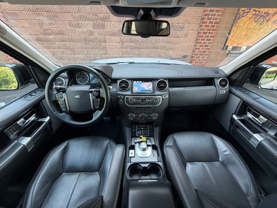 2016 Land Rover Discovery 4th Gen - Image 15 of 23