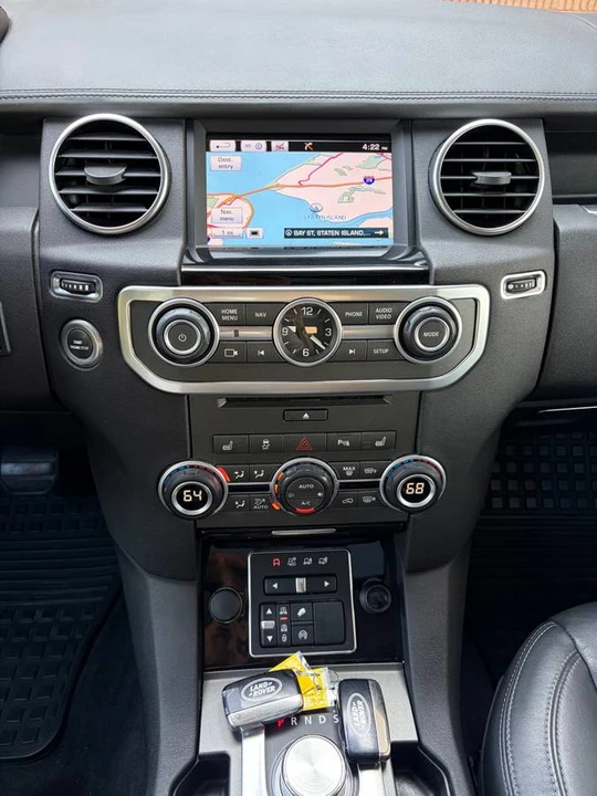 2016 Land Rover Discovery 4th Gen - Image 17 of 23