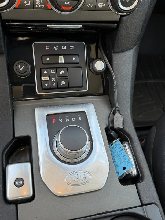 2016 Land Rover Discovery 4th Gen - Image 9 of 17