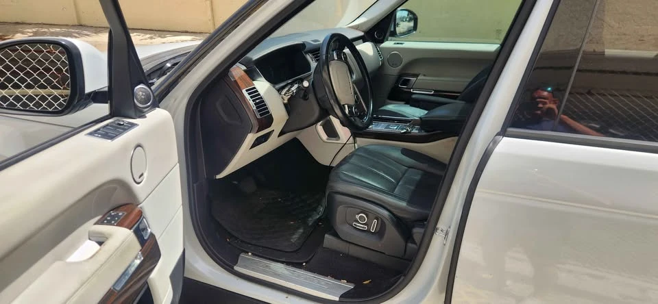 2016 Land Rover Range Rover L405 - Image 9 of 18