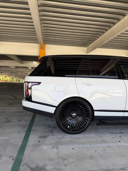 2016 Land Rover Range Rover L405 - Image 9 of 12