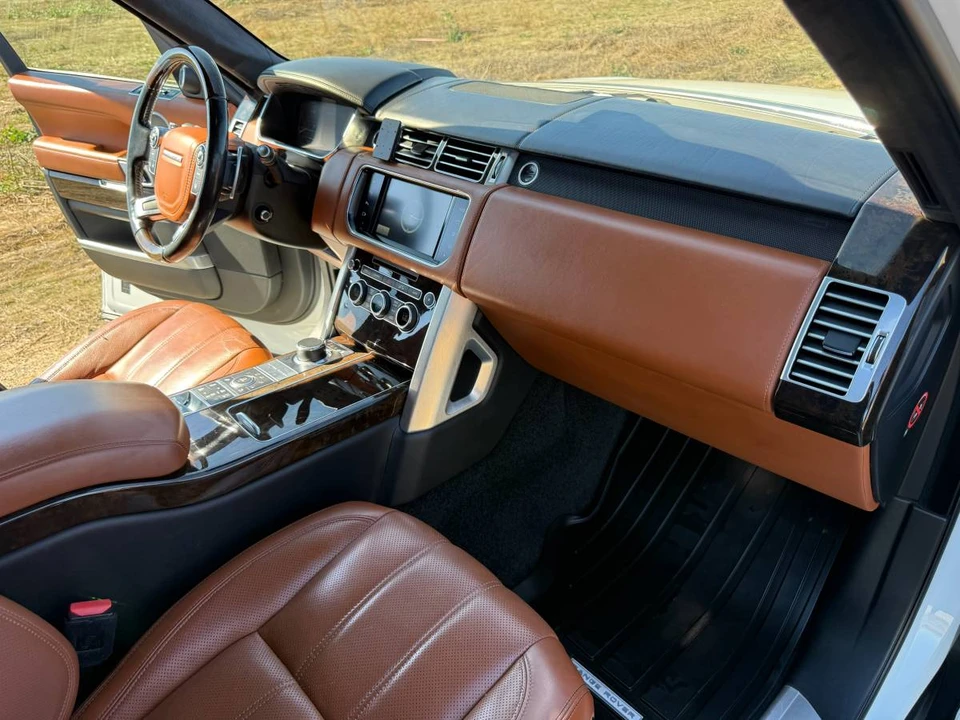 2016 Land Rover Range Rover L405 - Image 12 of 24