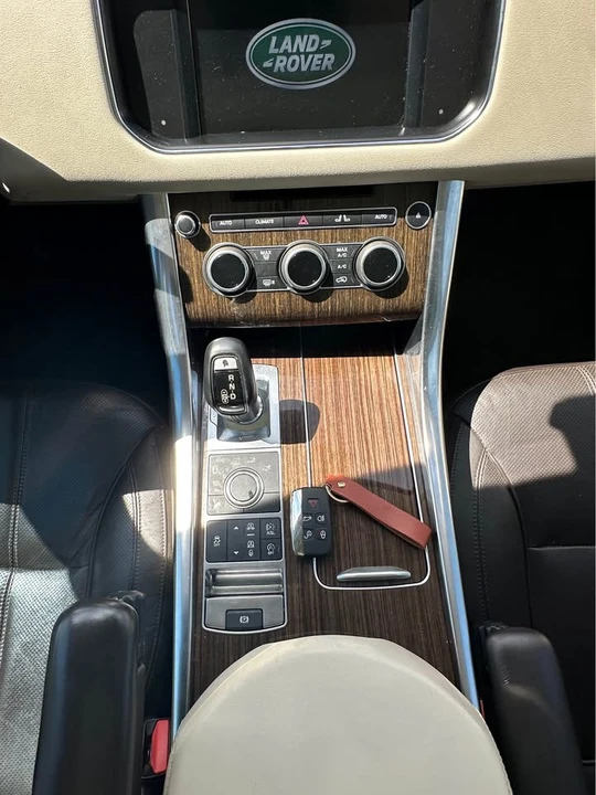 2016 Land Rover Range Rover L405 - Image 9 of 19