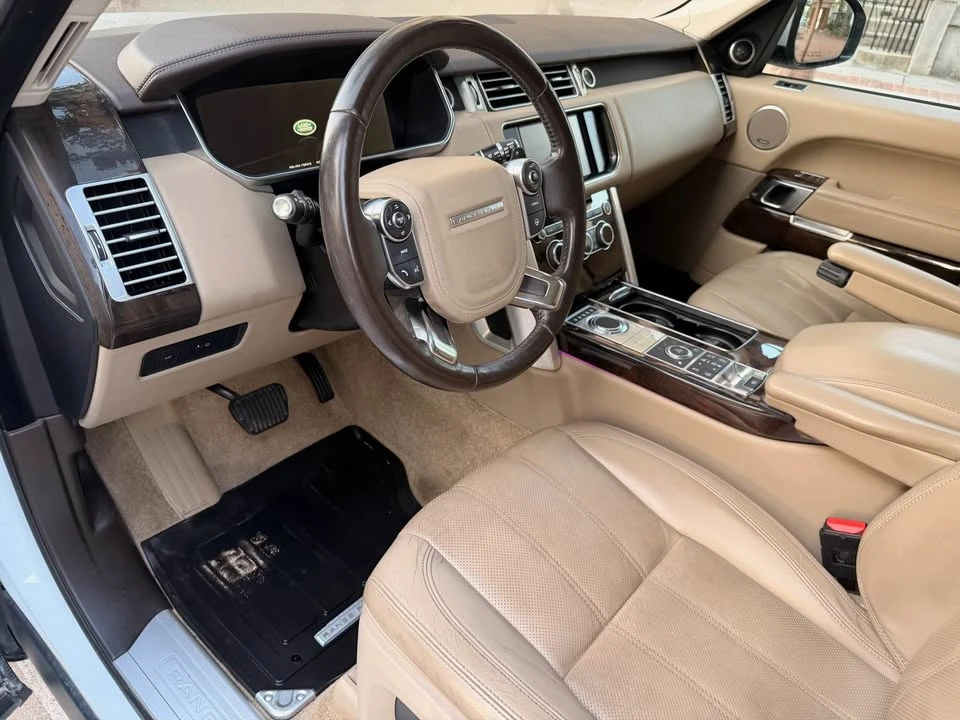 2016 Land Rover Range Rover L405 - Image 12 of 17