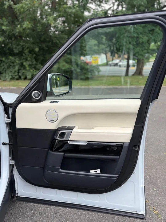 2016 Land Rover Range Rover L405 - Image 17 of 19