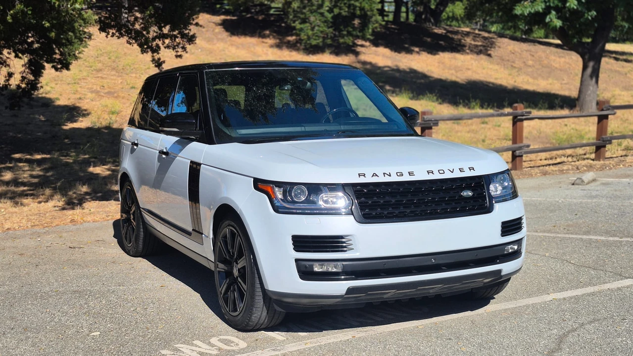 2016 Land Rover Range Rover L405 - Image 17 of 31