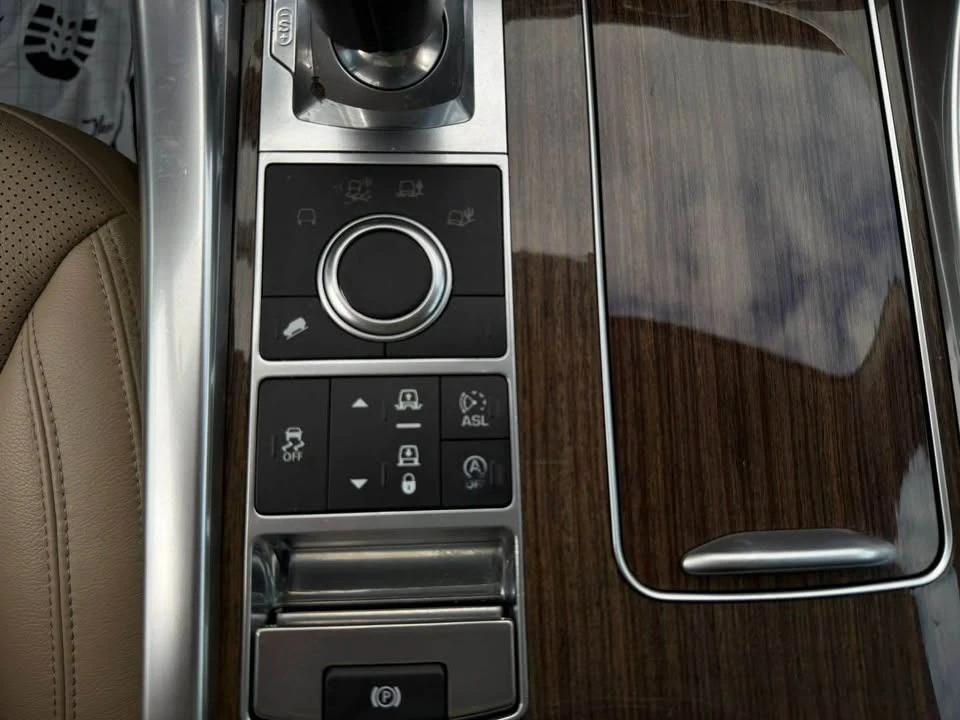 2016 Land Rover Range Rover L405 - Image 9 of 15