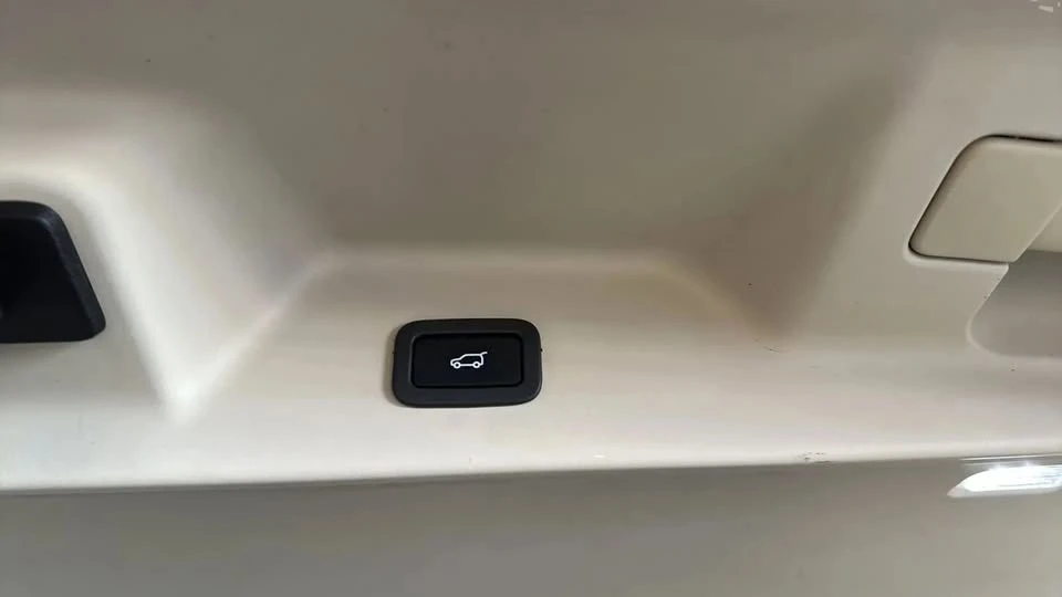 2016 Land Rover Range Rover L405 - Image 16 of 20