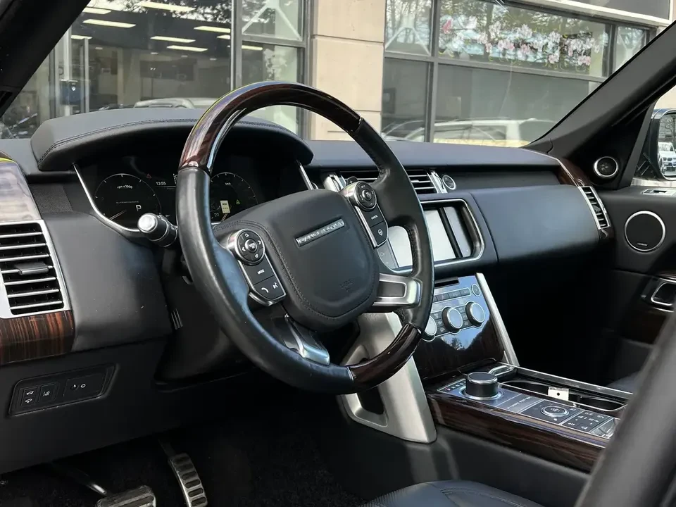 2016 Land Rover Range Rover L405 - Image 9 of 17