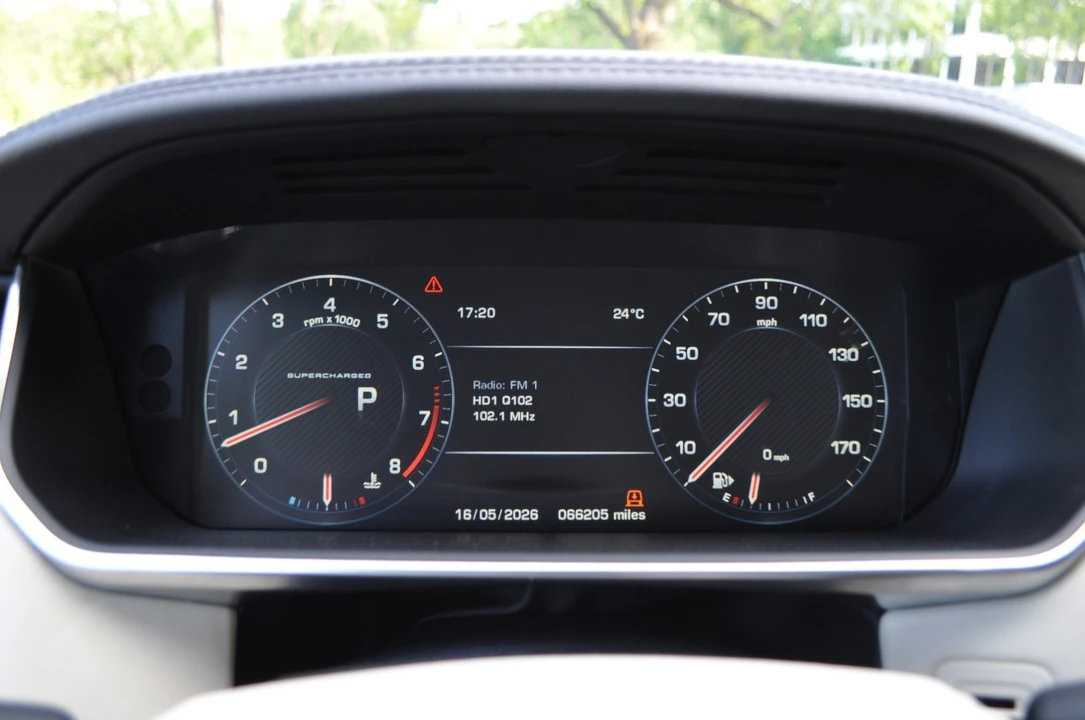2016 Land Rover Range Rover L405 - Image 18 of 31
