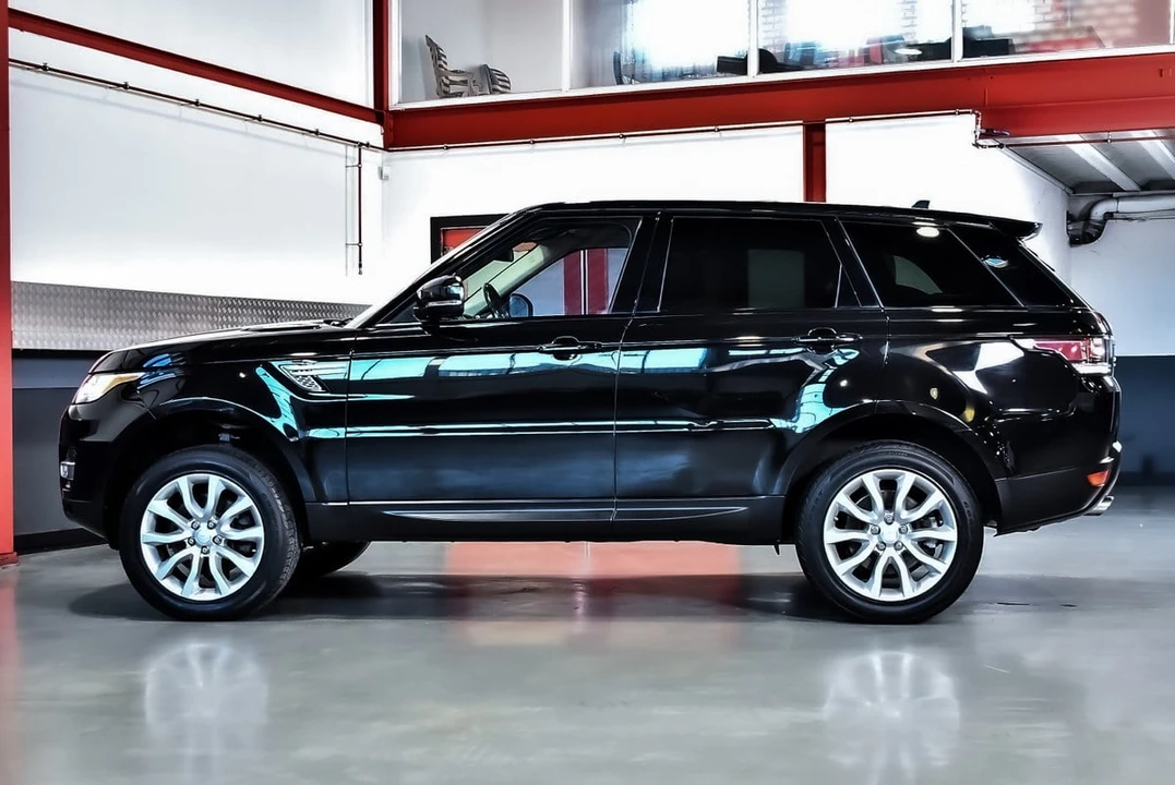 2016 Land Rover Range Rover L405 - Image 18 of 30