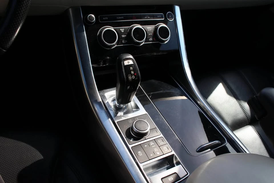 2016 Land Rover Range Rover L405 - Image 6 of 12