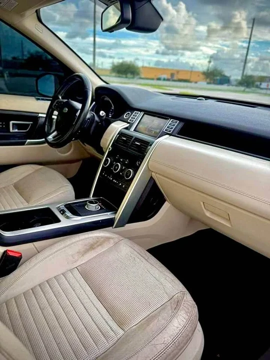 2016 Land Rover Discovery 4th Gen - Image 12 of 15