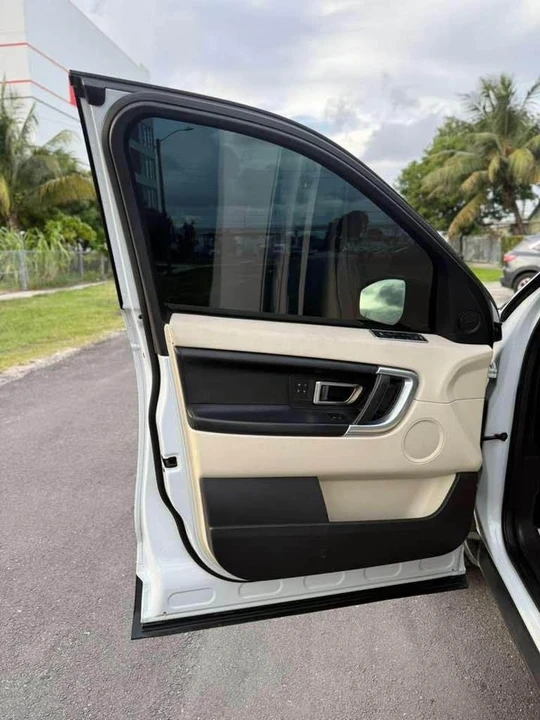 2016 Land Rover Discovery 4th Gen - Image 9 of 17